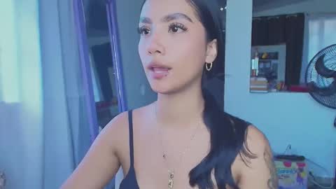 Im MiaIts my first day here  online show from November 5, 3:36 pm