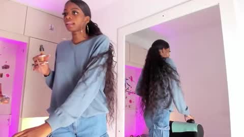 stefannyevans_ online show from December 4, 1:11 pm