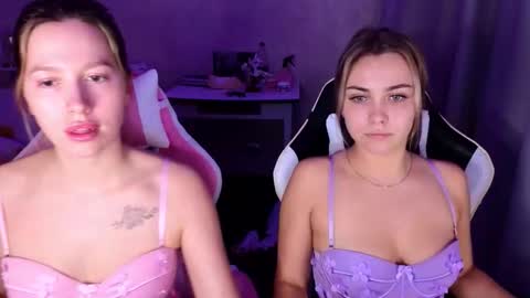 Stefany and Bettany online show from December 5, 5:44 pm