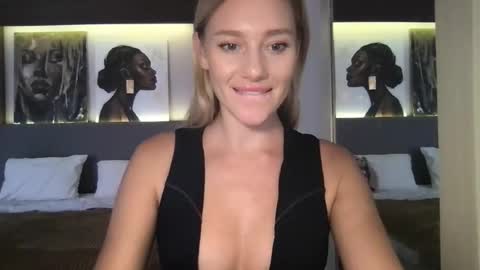 Stella online show from November 18, 2:58 am