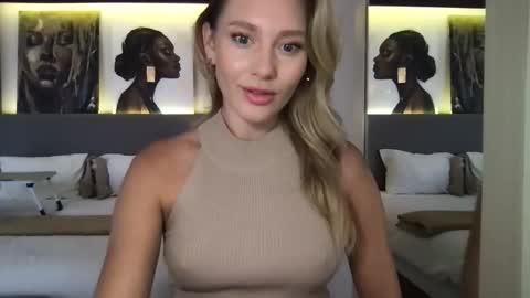 Stella online show from November 2, 2:11 am