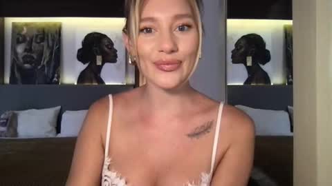 Stella online show from November 30, 3:35 am