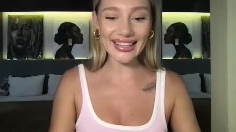 Stella online show from December 5, 2:55 am