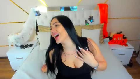 Stella Nelson online show from November 3, 7:53 am