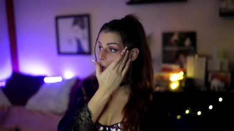 Stella online show from November 17, 5:37 pm