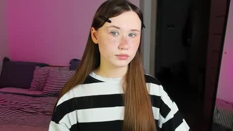 Snapshot of stella_sunny chatting on October 4, 9:45 pm stella_sunny online show from October 4, 9:45 pm