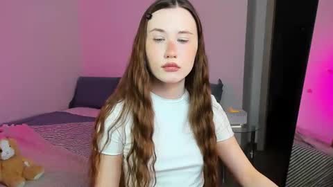 Snapshot of stella_sunny chatting on October 21, 6:00 pm stella_sunny online show from October 21, 6:00 pm