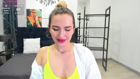 Stella online show from April 13, 7:45 am