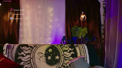 stellart_ online show from April 12, 2:26 am