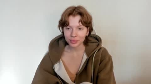 S T E L L A online show from February 2, 9:38 am