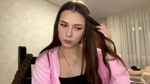 Stephani online show from March 19, 3:28 pm