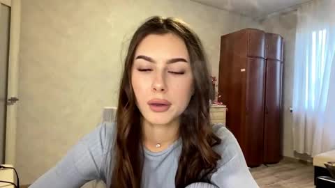 Stephani online show from May 17, 3:43 pm