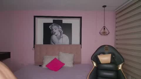 stephany_rodriguez_ online show from March 3, 1:01 pm