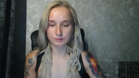 Snapshot of stephiepink chatting on October 5, 10:34 am Grace online show from October 5, 10:34 am