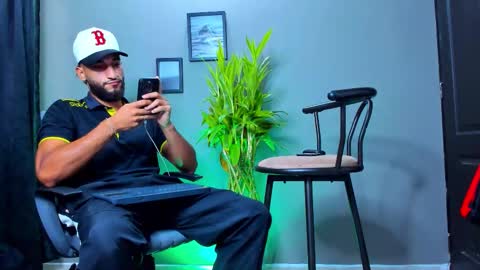 Snapshot of stev_velez chatting on October 19, 2:11 pm Steve  online show from October 19, 2:11 pm