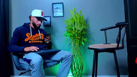 Snapshot of stev_velez chatting on October 6, 12:01 pm Steve  online show from October 6, 12:01 pm