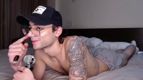 Snapshot of steveoceanbeanhuge chatting on February 14, 8:37 pm Alex   online show from February 14, 8:37 pm