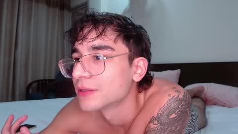 Snapshot of steveoceanbeanhuge chatting on December 7, 4:31 pm Alex   online show from December 7, 4:31 pm