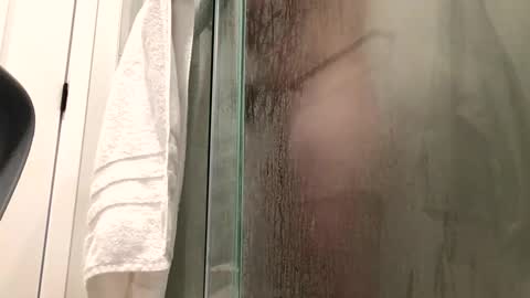 stlhotwifeguy online show from December 31, 3:42 pm