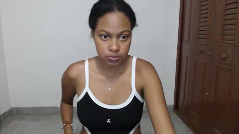 stormihills_ online show from February 12, 11:19 pm