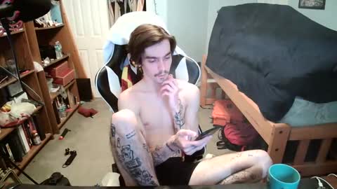 Snapshot of str8whiteboy21 chatting on February 12, 2:32 pm str8whiteboy21 online show from February 12, 2:32 pm