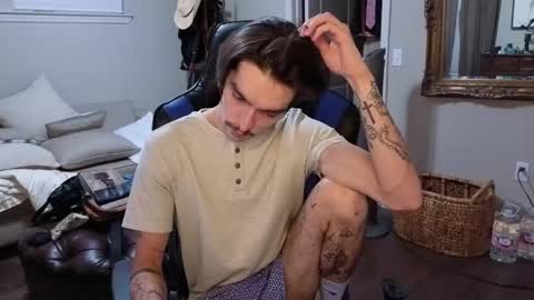 Snapshot of str8whiteboy21 chatting on September 25, 2:40 am str8whiteboy21 online show from September 25, 2:40 am