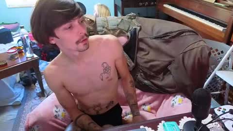 Snapshot of str8whiteboy21 chatting on October 12, 6:10 pm str8whiteboy21 online show from October 12, 6:10 pm