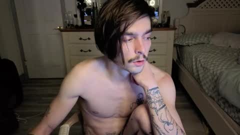 str8whiteboy21 online show from December 5, 10:47 am