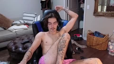 Snapshot of str8whiteboy21 chatting on September 13, 1:35 pm str8whiteboy21 online show from September 13, 1:35 pm