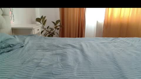 Vivian online show from December 18, 8:09 am