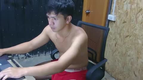 Snapshot of straightguy_asian chatting on October 21, 3:05 pm DODONG online show from October 21, 3:05 pm