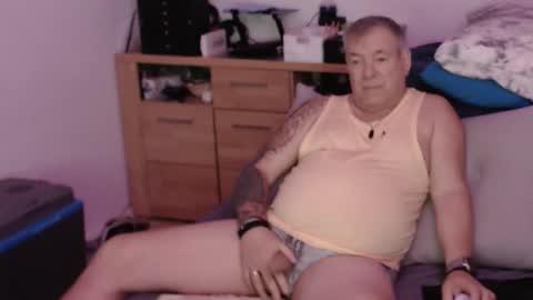 Snapshot of stranger1966 chatting on September 28, 9:35 pm Stranger online show from September 28, 9:35 pm