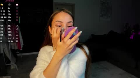 Snapshot of straw_juice chatting on September 19, 2:37 am Laura online show from September 19, 2:37 am