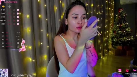 Snapshot of straw_juice chatting on January 3, 3:38 am Laura online show from January 3, 3:38 am