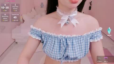 Snapshot of strawberry_loveee chatting on September 21, 4:33 pm strawberry_loveee online show from September 21, 4:33 pm