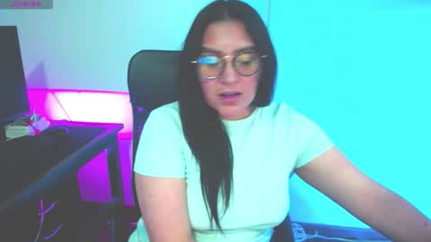 strawlux online show from December 23, 7:47 am