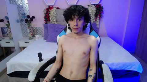 Snapshot of strip_demons chatting on December 3, 6:33 pm Nikolas And Sophia online show from December 3, 6:33 pm