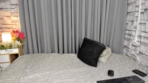Snapshot of strip_me_baby chatting on January 8, 1:00 am Stacy online show from January 8, 1:00 am