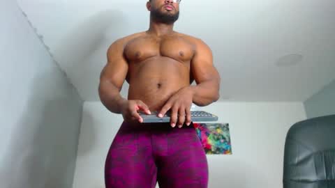 strong_george1 online show from January 5, 7:17 pm