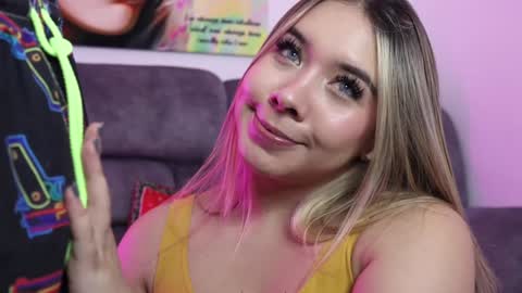 Snapshot of students_porn chatting on December 5, 8:17 pm students_porn online show from December 5, 8:17 pm