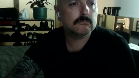 studley_1987 online show from December 2, 1:04 am