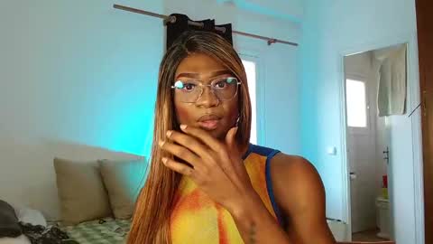 Suanny Klatten  It is my account independent  online show from February 12, 12:22 pm