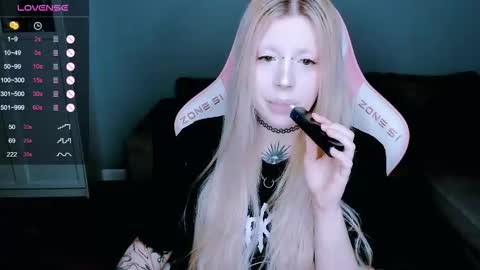 Snapshot of succubus_leslie chatting on October 24, 11:16 pm succubus_leslie online show from October 24, 11:16 pm