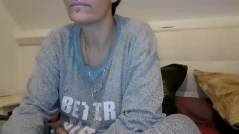 Snapshot of sucrette5629 chatting on December 15, 12:06 pm sucrette5629 online show from December 15, 12:06 pm