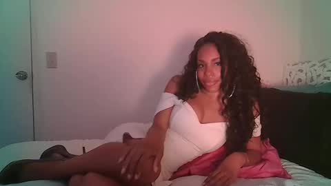 Kim Lee online show from February 13, 1:36 pm