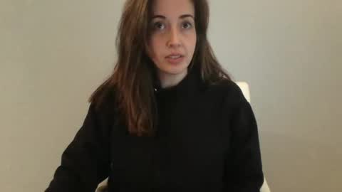 Mia online show from December 7, 2:14 am