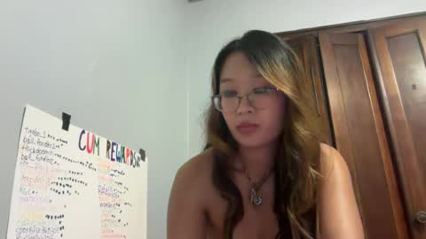 sunneeshellee online show from June 14, 7:43 am