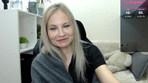 Naomi online show from October 29, 5:09 am