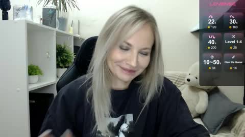 Naomi online show from October 28, 4:57 am