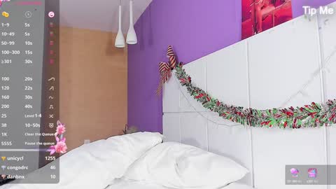      online show from February 3, 3:06 pm